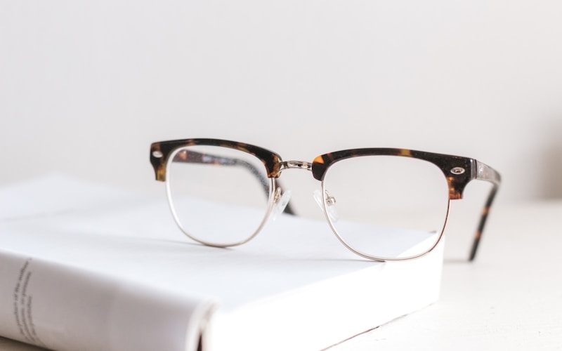 Vendra optician software — glasses display and eye examination equipment